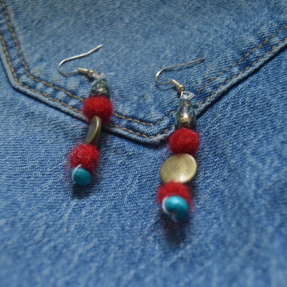 Handmade beaded and felted earrings. - Picture 2 of 3